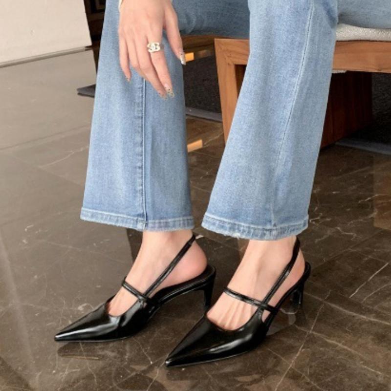 Fashion Retro Rome Sandals New Summer Fashion Shallow Pointed Toe Flats Women Sandals Back Empty Ladies Street Style Low Heel Shoes