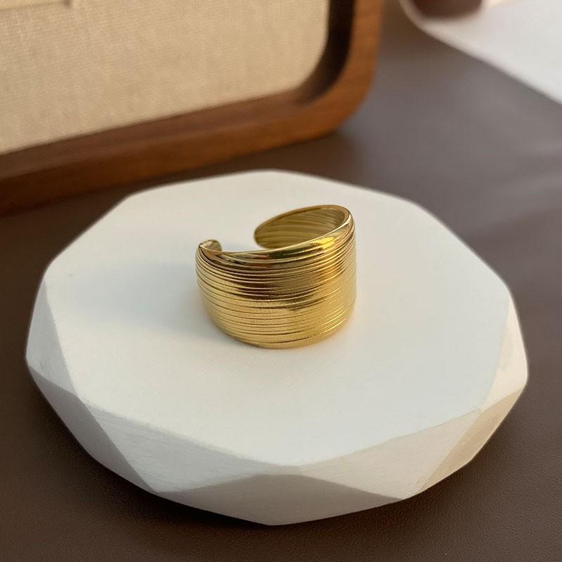 Eleganter doppellagiger Titanstahlring mit Edelsteinen für Damen