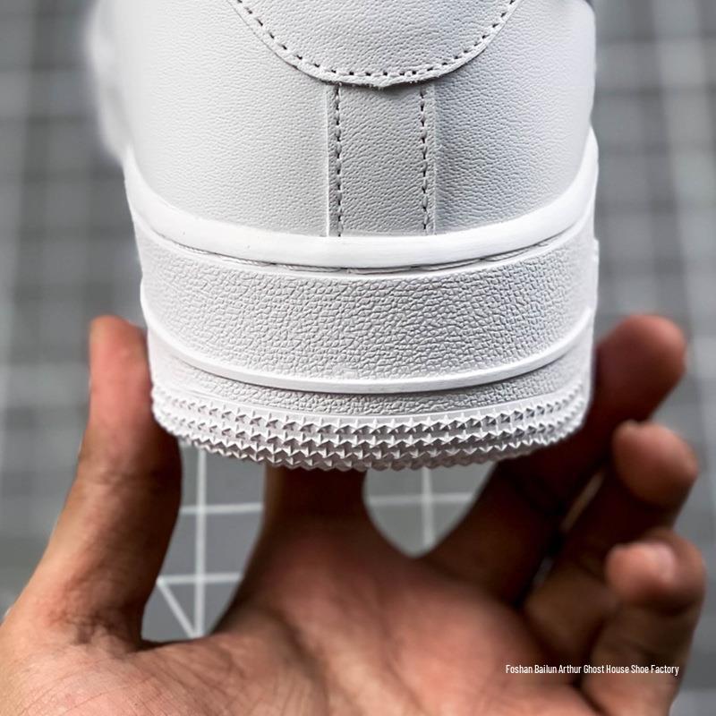 Pantofi Air Force 1 Autentici pentru Bărbați și Femei: Adidași AF1 Skate Clasici Albi cu Top Jos și Bej cu Top Înalt