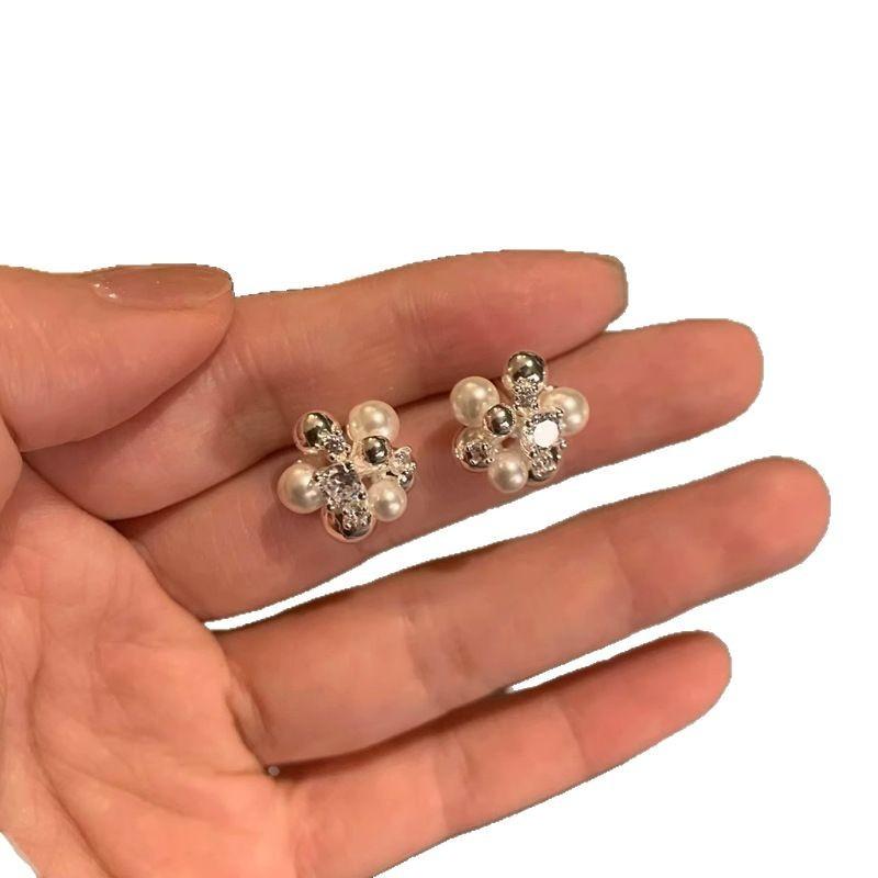 Ohrstecker im neuen Stil - Vielseitig für Damen, Elegant und Retro im Stil, Exquisiter Schmuck für High-End-Mode.