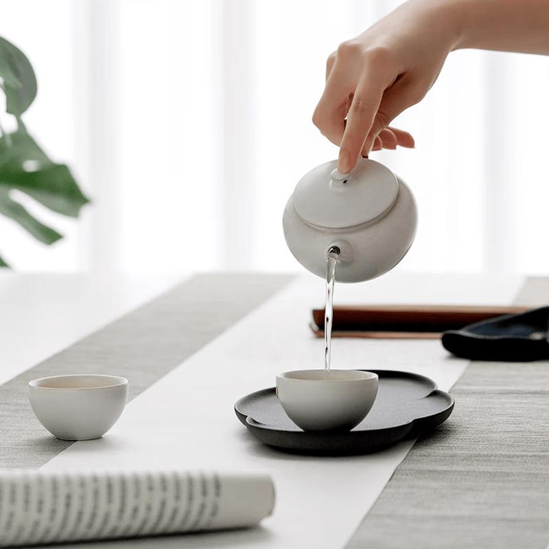 Wan Qiantang Yunqi Celadon Glaze Tea Infuser Mug