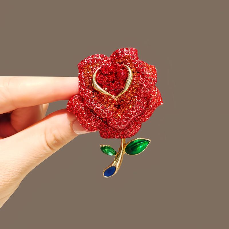 Vintage Peony Pearl Fan Brooch: Elegant Retro Flower Pin for Women’s Suits