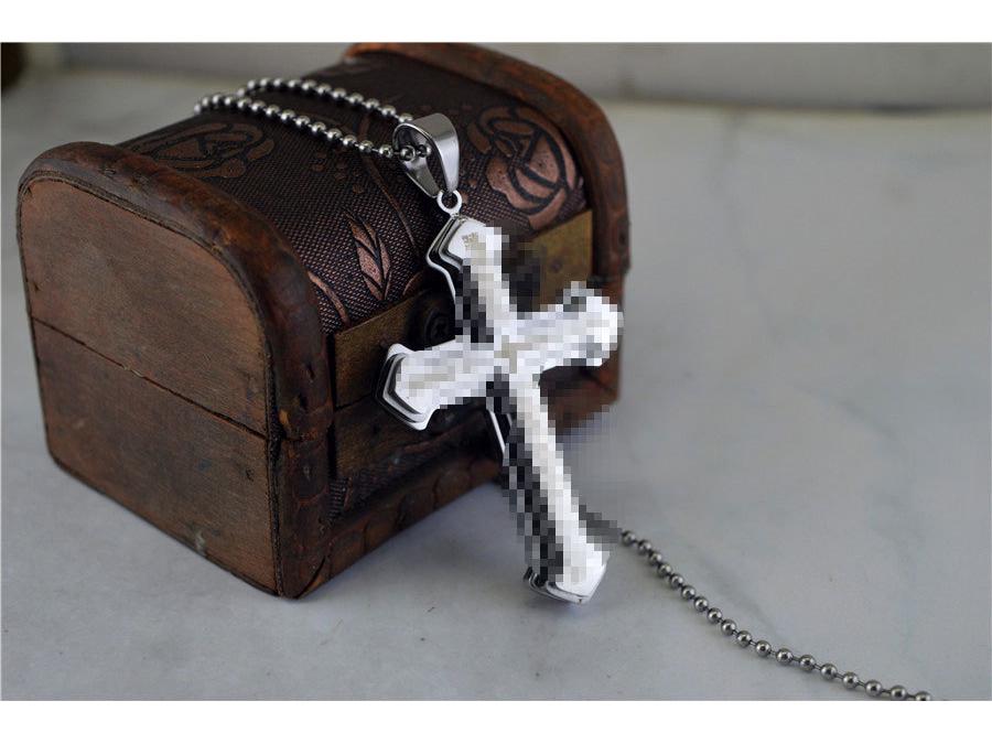 Colar Pingente Europeu e Americano Retrô de Três Camadas Cruz Aço Titânio N1079