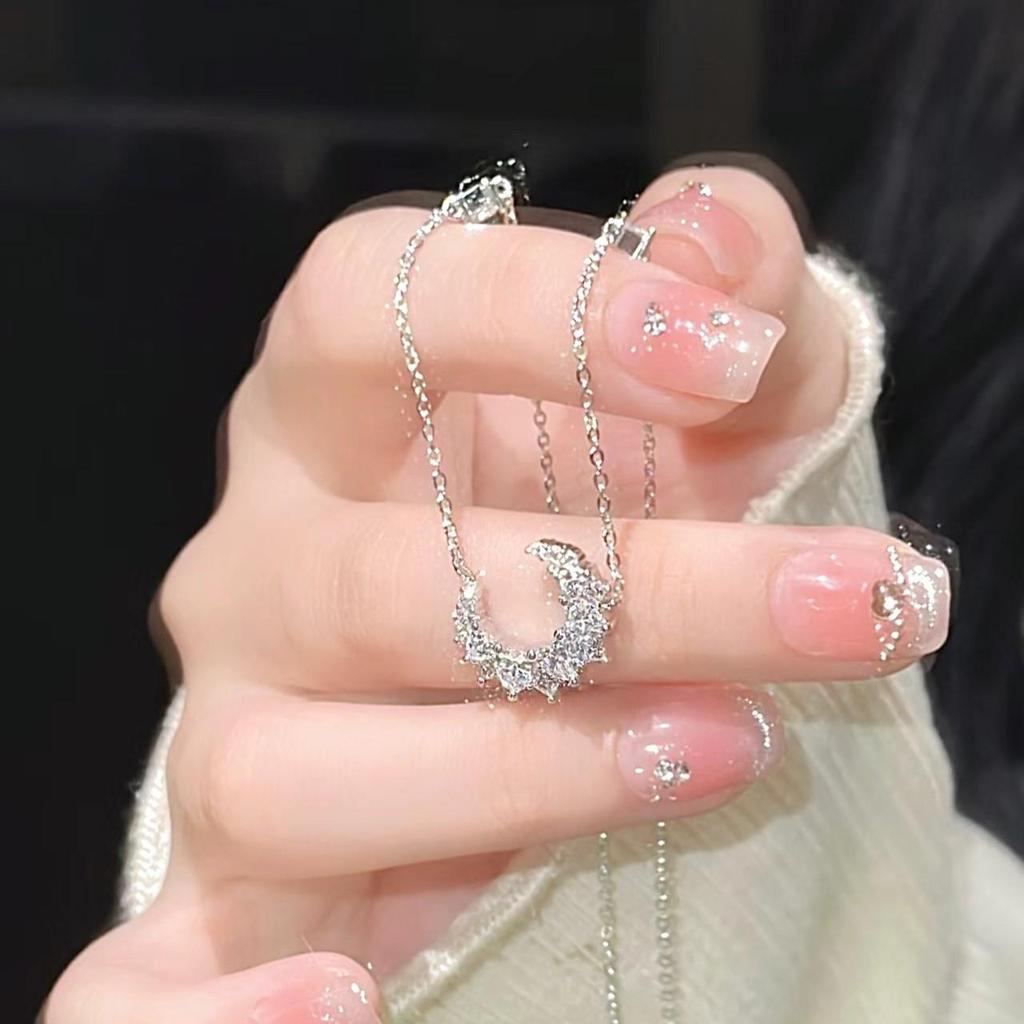 Elegant Sparkling Diamond Moon Necklace: High-End Clavicle Chain for Women