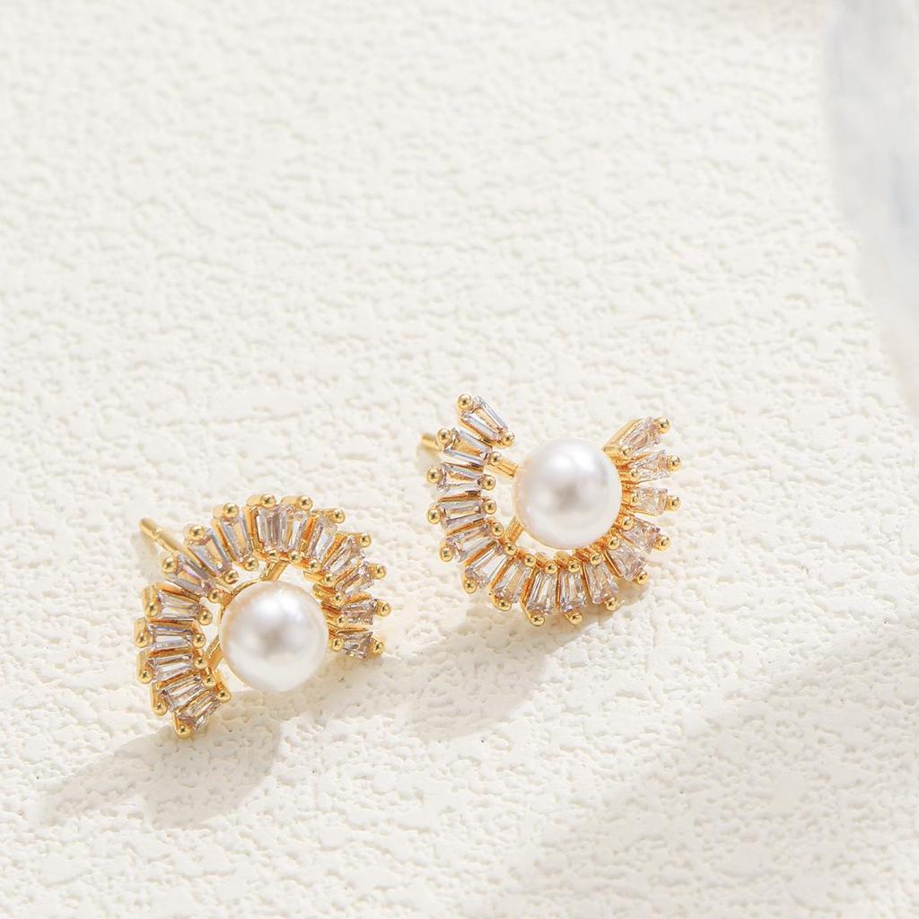 LNCHRAN Elegant Gold Fan-Shaped Copper Earrings with Synthetic Zirconia and Faux Pearls for Women