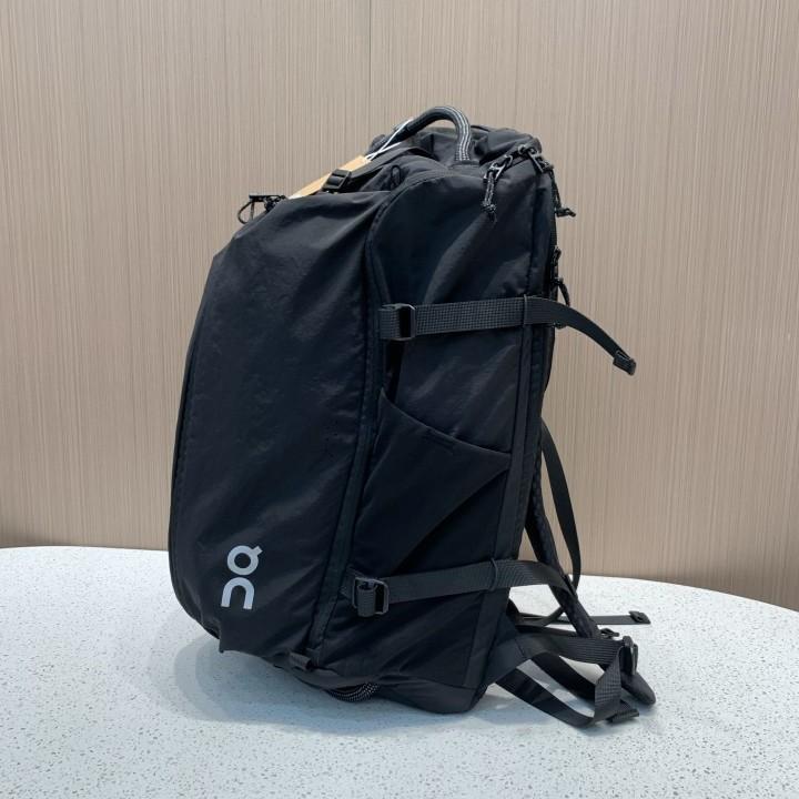 30L Large-capacity travel bag, multi-functional sports bag, waterproof gym bag with separate compartments for wet and dry items, handheld and