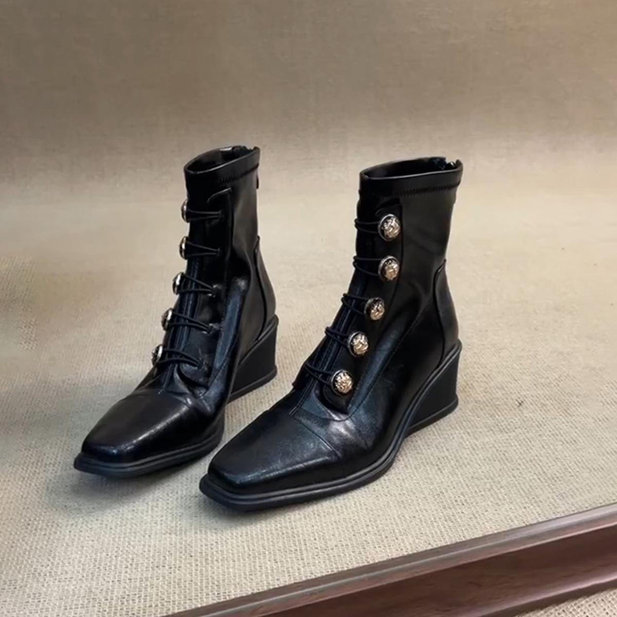 

Cowhide version~ slope heel niche new leather thin boots women s British style metal badge square head temperament Martin boots 40