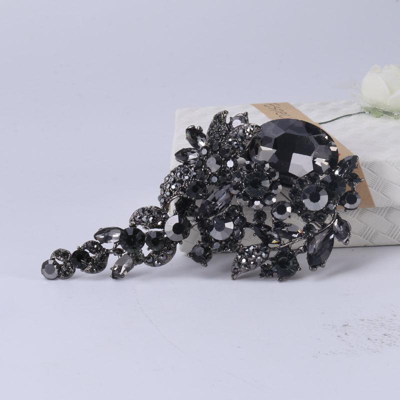 European And American Fashion Retro Large Crystal Brooch High -End Atmosphere Collar Pin Clothing Accessories