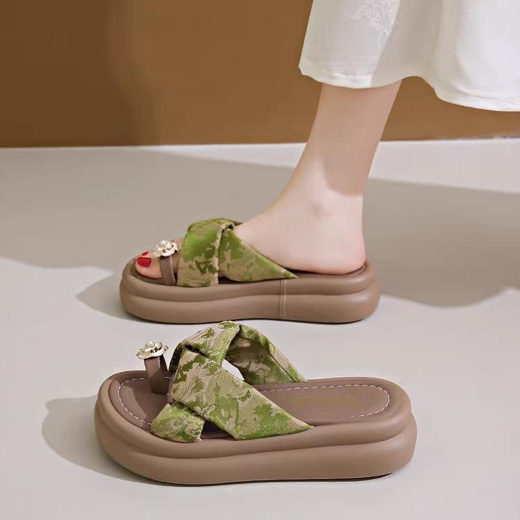 Guofeng Set of Toe Slippers for Women's 2025 Summer New Chinese-style Cool Slippers To Wear Beach Sandals