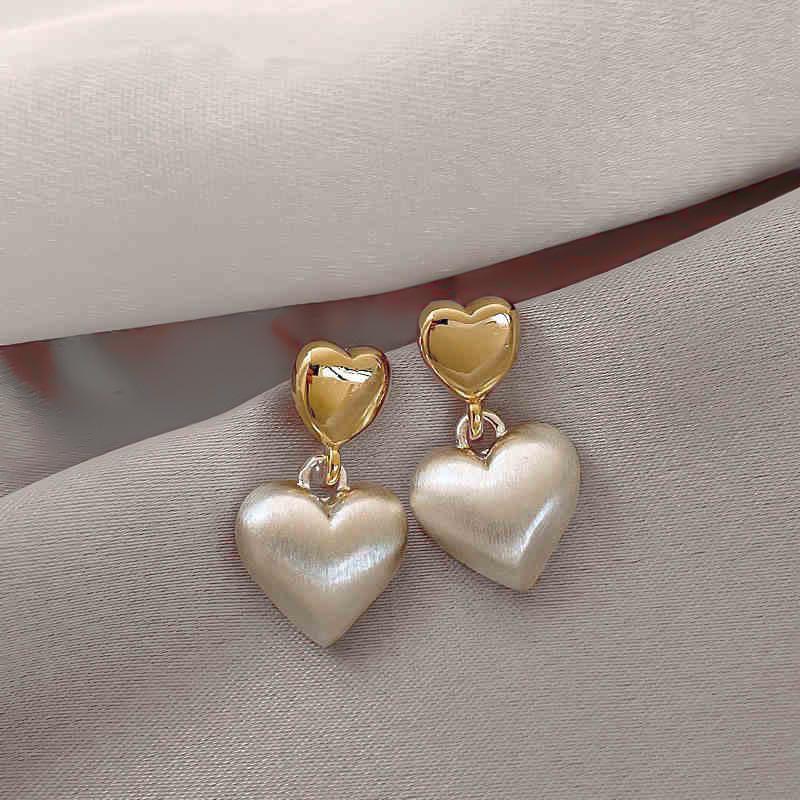 2025 New French Pearl High-End Luxury Earrings for Women - Unique Niche Design, Hot-Selling Studs