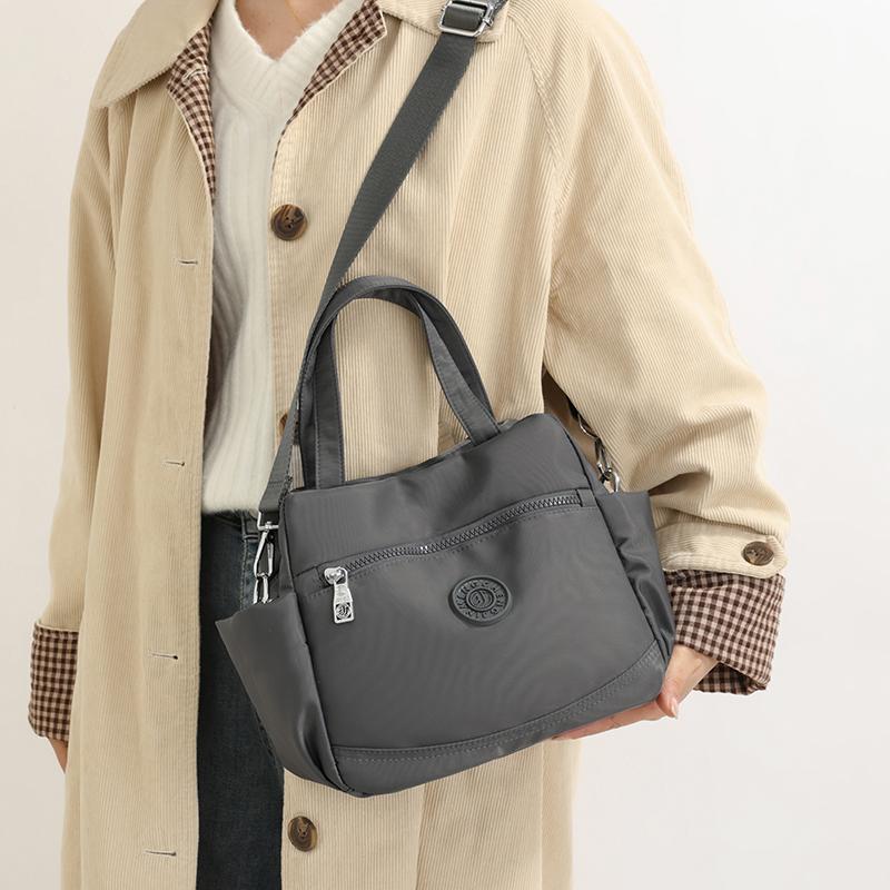 Water-Resistant Tote Bag for Women – Stylish & Durable Handbag with Adjustable Shoulder Strap and Multiple Pockets