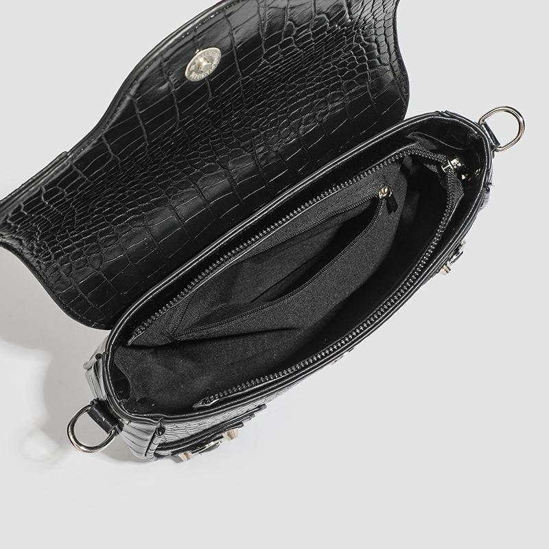 Fashionable Hot Girl Versatile Niche Rivet Single Shoulder Crossbody Bag for Women 2025 New Textured Biker Style Underarm Bag Women's Bag