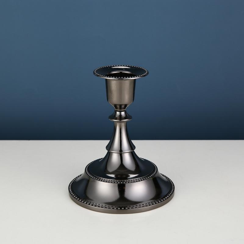 European retro metal candle holders, simple restaurant and hotel iron alloy decorations in home style handicrafts