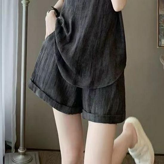 Retro Chic Summer Suit: Slimming V-Neck Top & High-Waisted Shorts Set