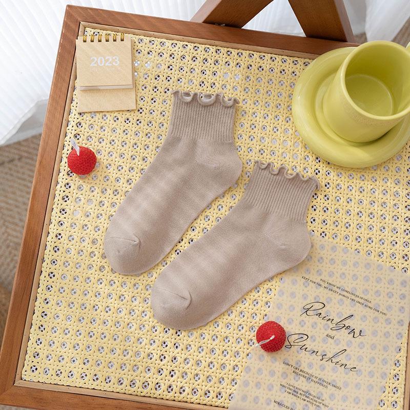 Chaussettes noires à bordure d'oreille, Chaussettes courtes pour femmes, Chaussettes d'été fines en coton, Chaussettes courtes en dentelle, Chaussettes polyvalentes unies pour le printemps et l'automne