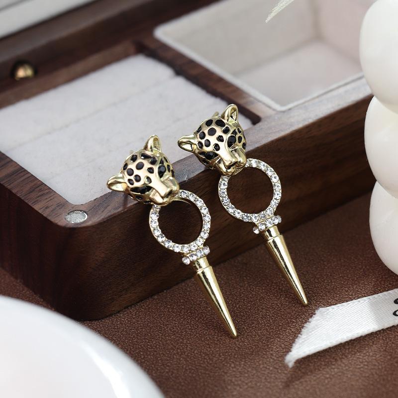 Personalized European and American leopard head conical pendant earrings, new temperament women's fashion earrings, fashionable and versatile earrings