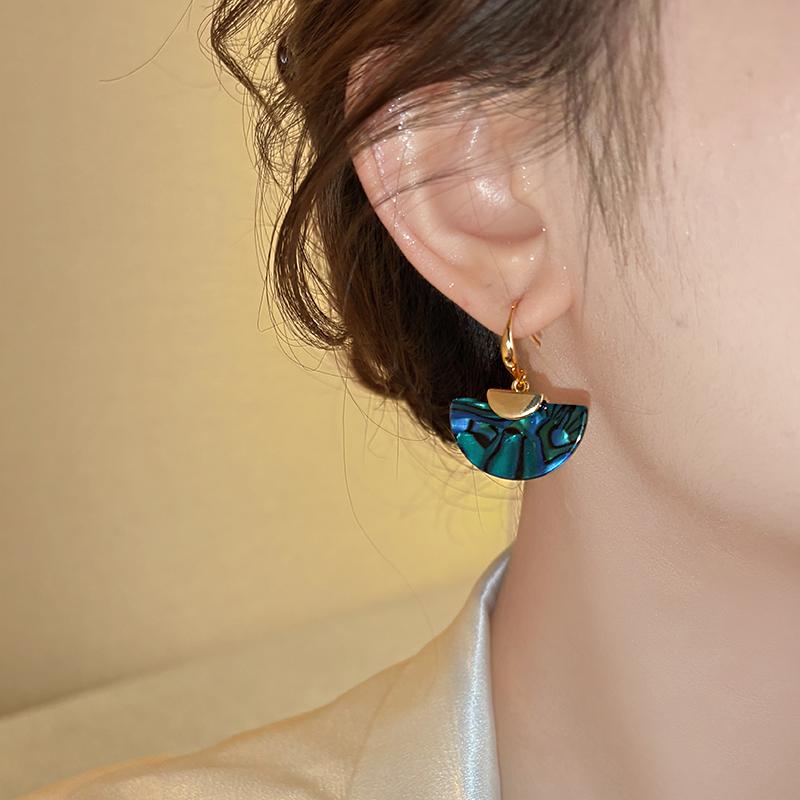 Design Sense Green Texture Fan-shaped Pendant Earrings 2026 New Jewelry Unusual Fashion AccessoriesFor Womens Christmas Earrings