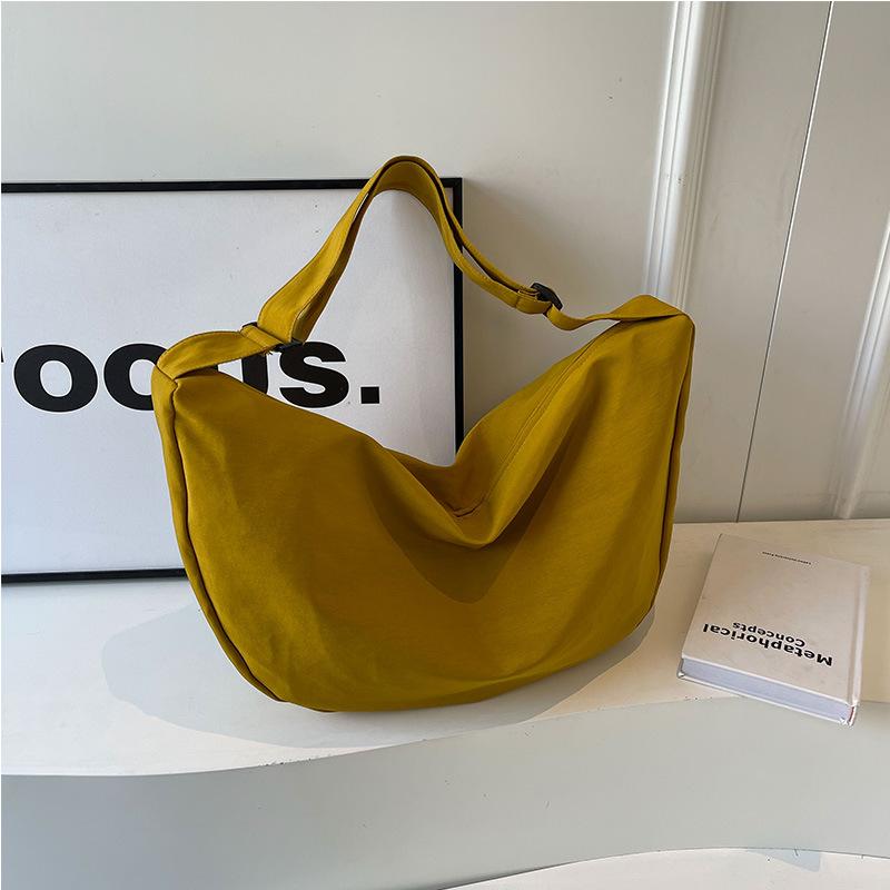 New Large Capacity One Shoulder Dumpling Bag for College Students and Couples Lightweight Solid Color Casual