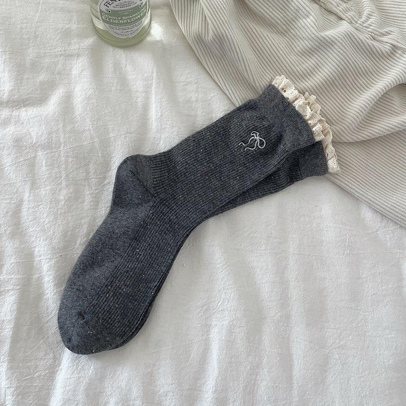 Autumn and Winter Bow Jacquard Design Mid-calf Women's Socks with A Rolled-up Seam and Contrasting Colors, Versatile and Cute Long Socks
