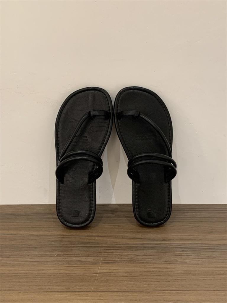 French thin strap flat-bottomed set of toe sandals female 2025 new summer fairy wind two wear one word with outside wear cool slippers