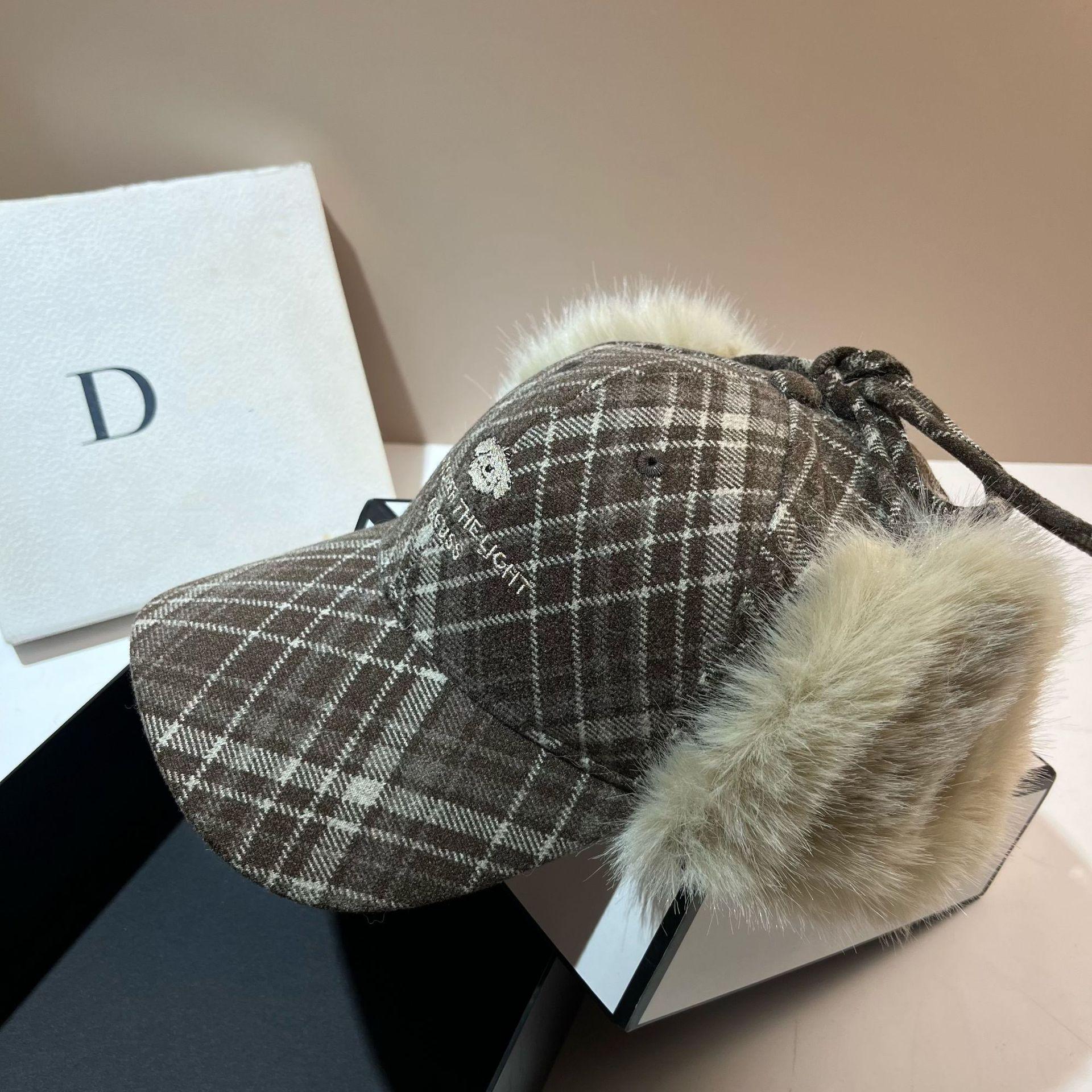 

Star Sweet Bear Embroidery Cap Winter Thickened Cotton Plaid Baseball Cap Enlarged Version Lei Feng Hat M（56-58cm） темный кофе