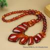 Andra generationens bärnstensfärgat bivax med blodådror Halsband: Högklassigt modeuttryck för kvinnor