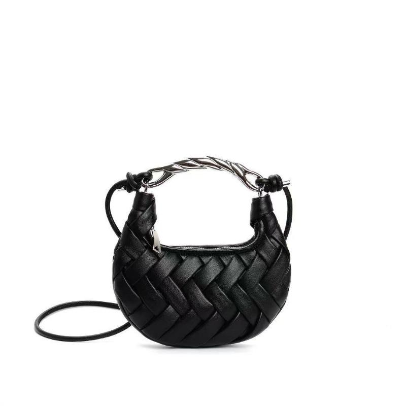 

New niche design woven handbag women s fashion solid color metal handle shoulder messenger bag wind bag 23.5*14.5*4cm чорний