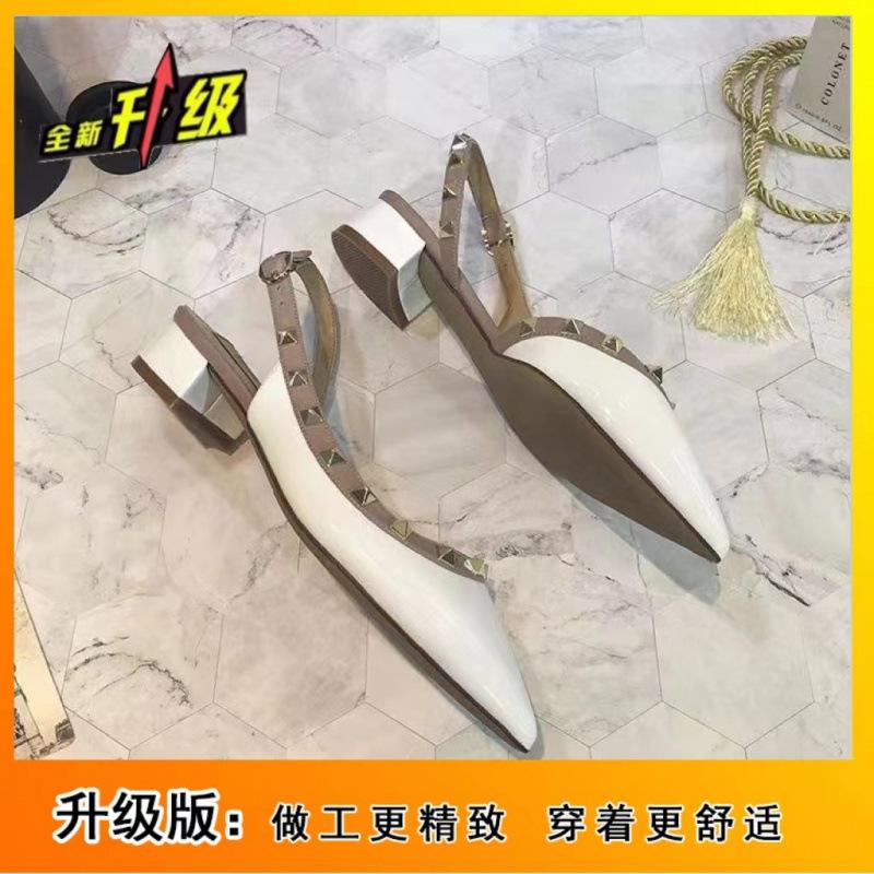 

Босоножки с заклепками телесного цвета, женские, весна 2025, новые, универсальные, на среднем каблуке, на толстом каблуке, из лакированной кожи, однословные, с острым носком, одинарные туфли 40