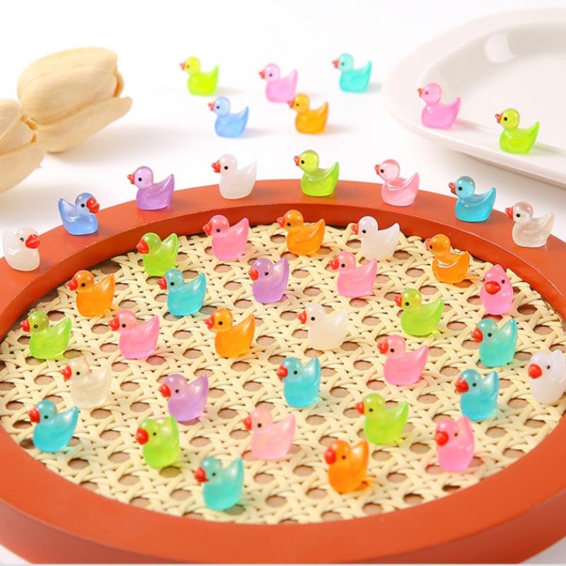 60pcs Luminous Duck Ornament Mini Ducks Resin Tiny Decor Statue Garden Figurines Home Decor For Party Favors, Birthday Gifts Holiday (Assorted Colors)