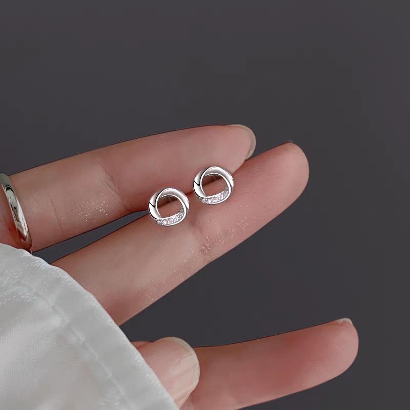 Geometric Mobius Earrings - Women s S925 Sterling Silver, Light Luxury, Small Ins Style, Fashionable Ear Jewelry. 925 Silver платиновый