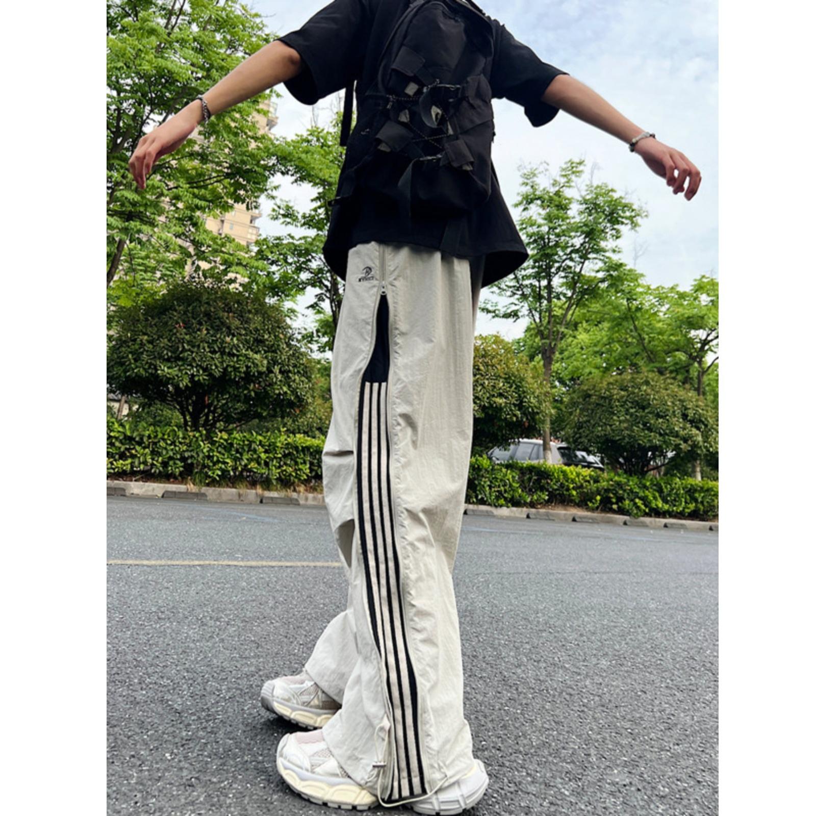 

2024 Осень Американский бренд Уличный стиль Быстросохнущие спортивные брюки с тремя полосками прямого кроя Medium серый