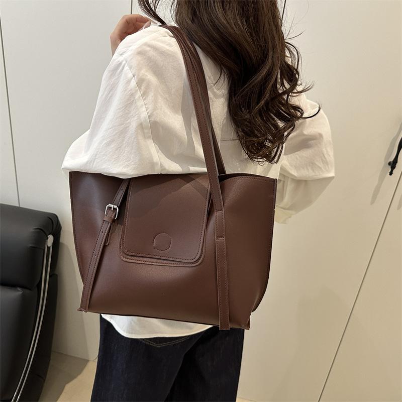 

2025 Summer European and American Trends Korean Large-Capacity Bags Women s Fashion Retro Commuter Tote Bags Simple Shoulder Bags