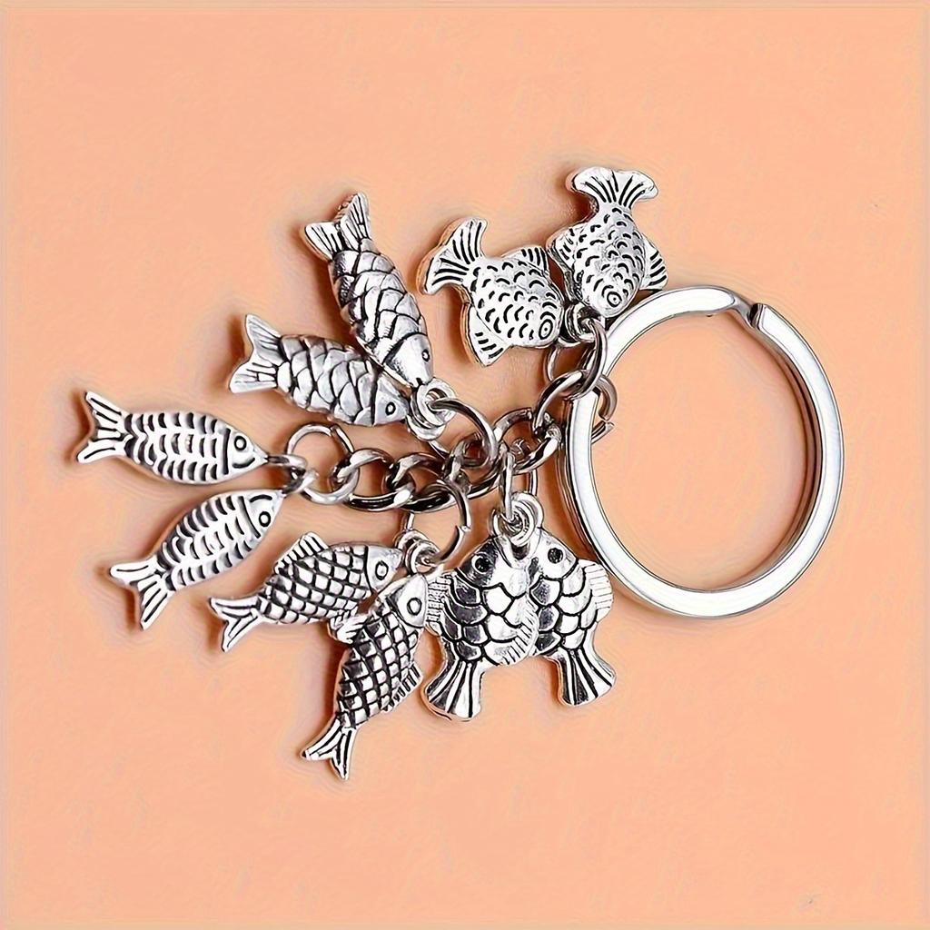 Fashionable goldfish pendant keychain, simple and elegant souvenir gift for travelers, perfect for fishing enthusiasm.