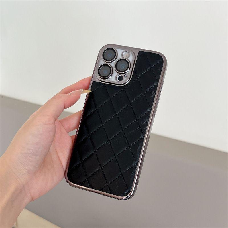 

Роскошные 3D чехлы из кожи с алмазным узором и покрытием для iPhone 17 16 15 Pro Max 14 11 12 13, противоударный бампер, защитная крышка с твердой линзой For iPhone 15 чёрный