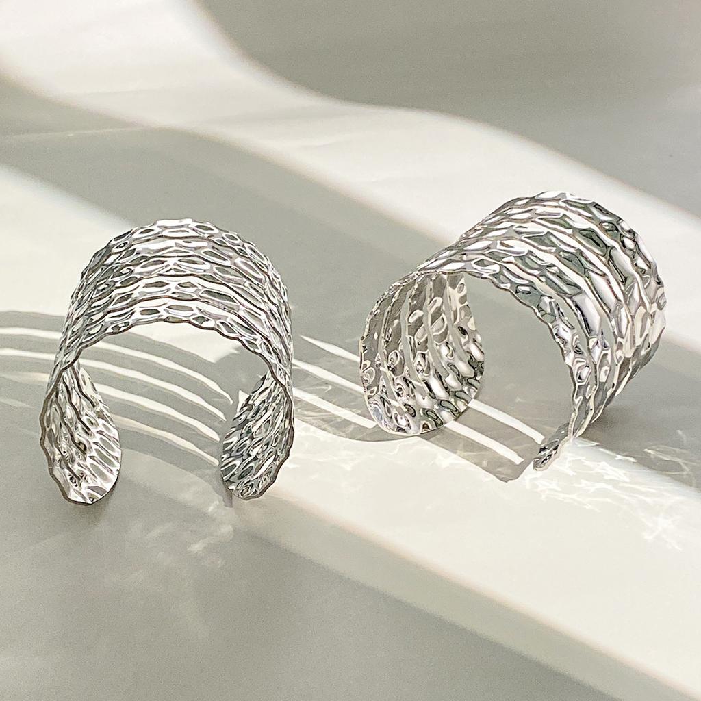 JMXD-Schmuck, offenes Armband mit hohler Linie und flüssigem Percussion-Muster, übertriebenes, breitseitiges geometrisches Punk-Armband