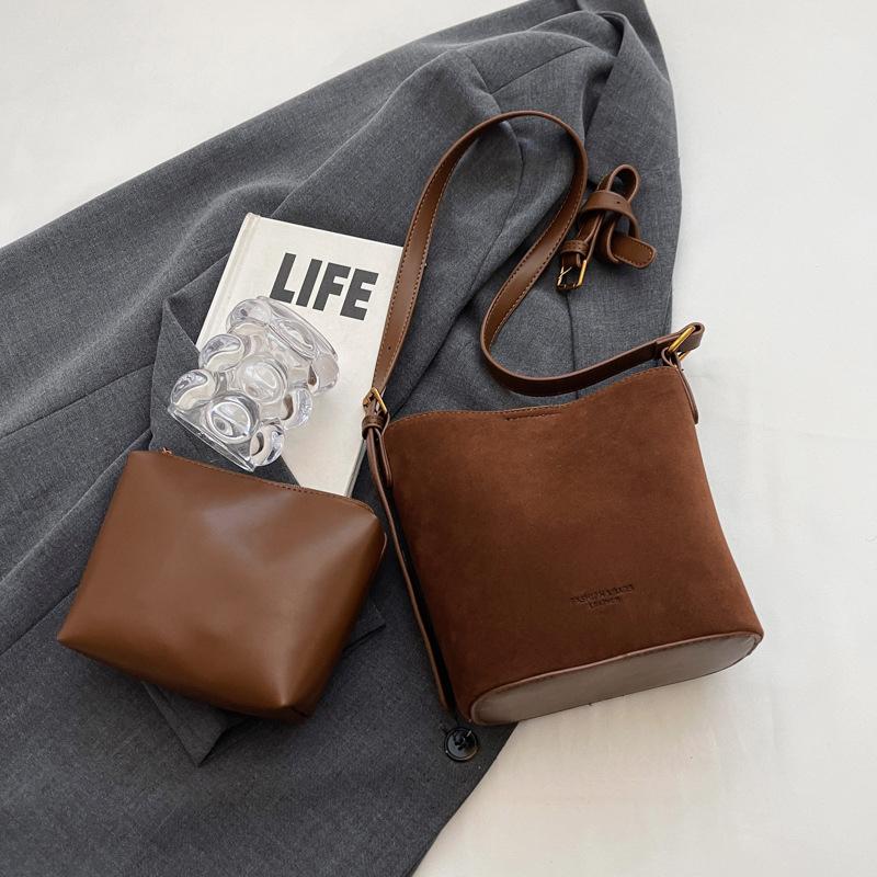 

Ретро сумка-ведро для женщин, новые модные замшевые матовые сумки на плечо, простые женские сумки с буквами для шопинга, кошелек через плечо 20*17*8CM