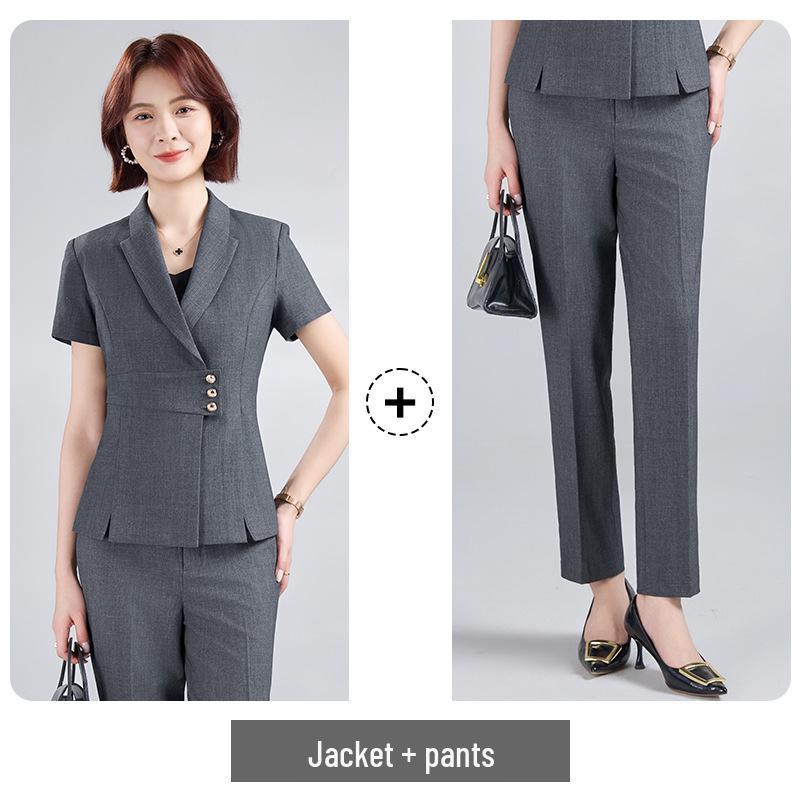 Ensemble jupe et veste à manches courtes gris - Uniforme professionnel pour réception d'hôtel, bureau, bijouterie