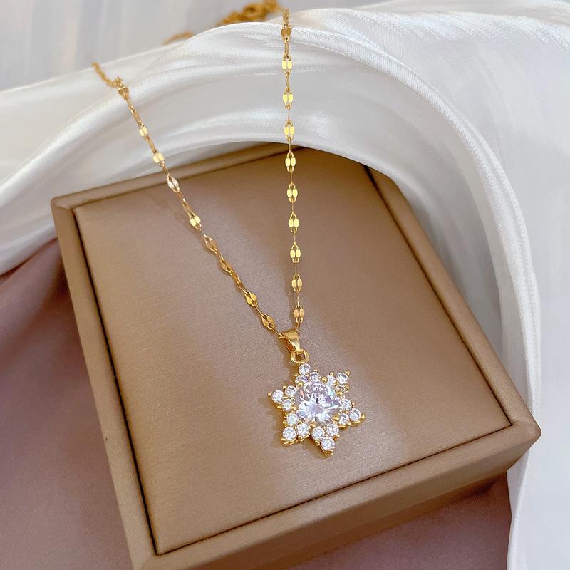 Collana Donna Con Ciondolo Fiocco Oro E Zirconi Cubici – Girocollo Regolabile, Ipoallergenica, In Confezione Regalo
