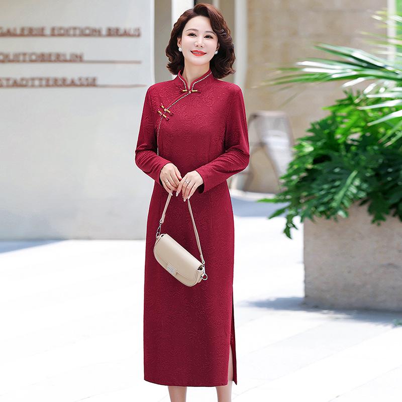 Mom's Autumn Qipao: Elegant Long-Sleeved Dress for Wedding and Banquet