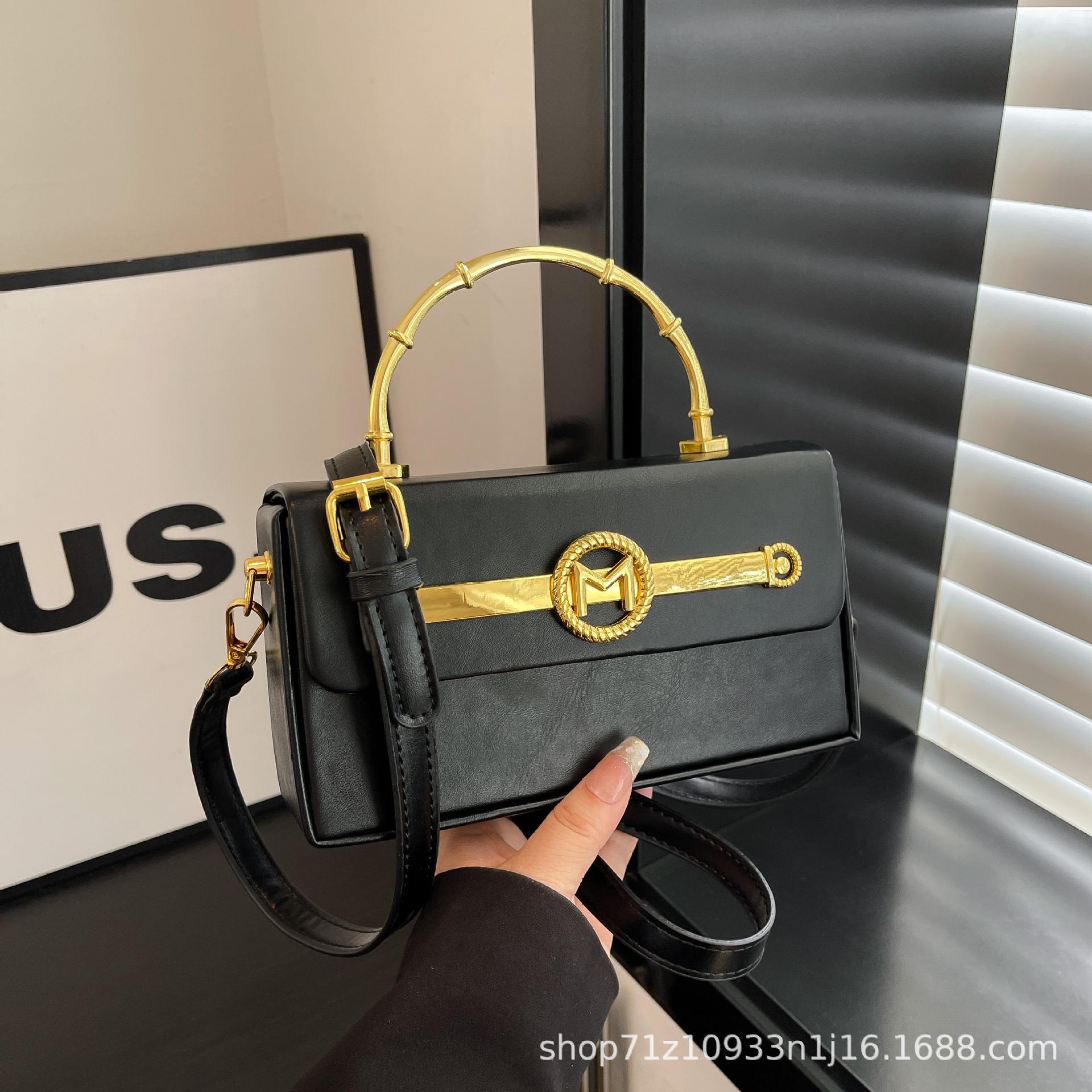 

Французская нишевая сумка женская 2025 осень и зима новая трендовая портативная женская сумка популярная маленькая квадратная сумка универсальная на плечо сумка-мессенджер чёрный