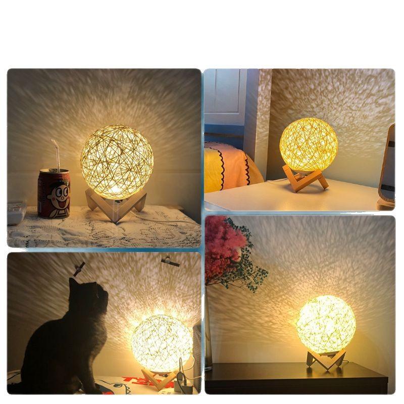 1 Set Rattan Kugel Tischleuchte USB-Stecker Helligkeit Einstellbar Nachtlicht Geschenk Holzständer Nachttisch Dekoration Nachtlicht Für Schlafzimmer