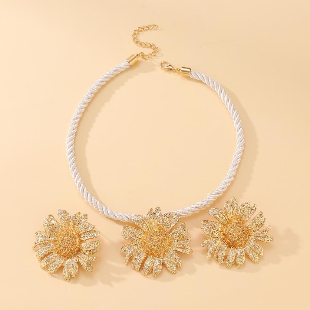 Bohemian Beach Style Conch Earrings & Necklace Set - Exaggerated Holiday Fashion Jewelry for Women