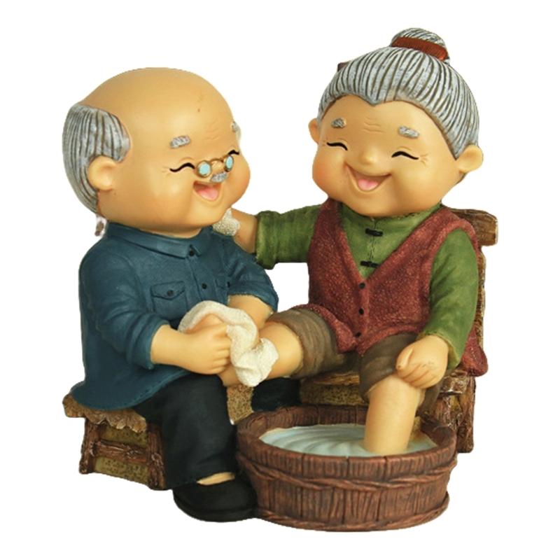 Vintage Elderly Couple Resins Statue Figurine Weddings Valentines Day Gift for Couples and Home Decors Enthusiasts