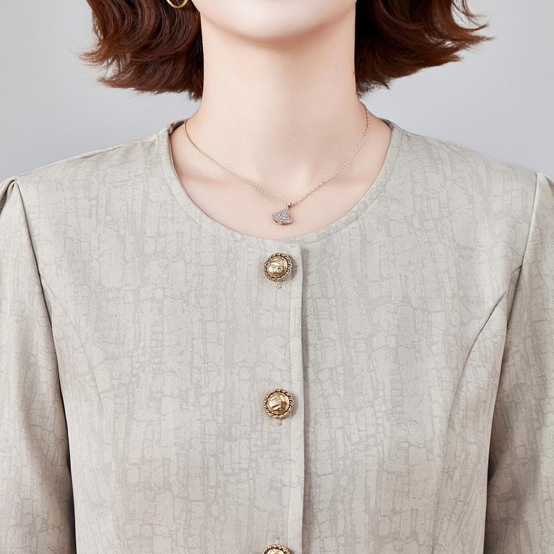 Mom's 2025 Spring Fashion: Stylish Two-Piece Set for Middle-Aged and Elderly Women