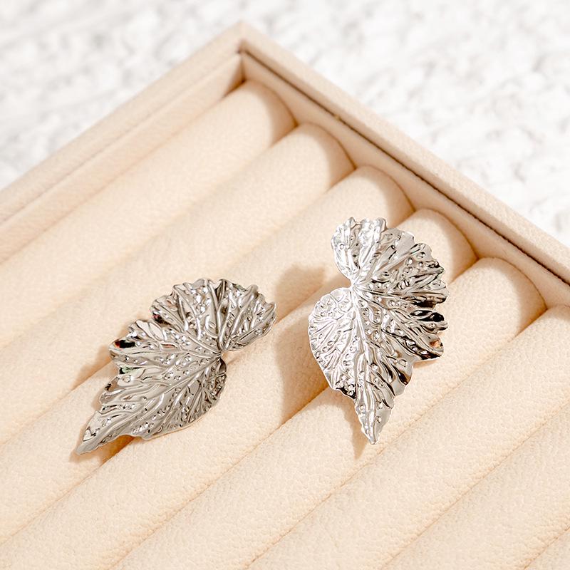 Trendy 3D Pleated Leaf Earrings: European & American Metal Punk Style