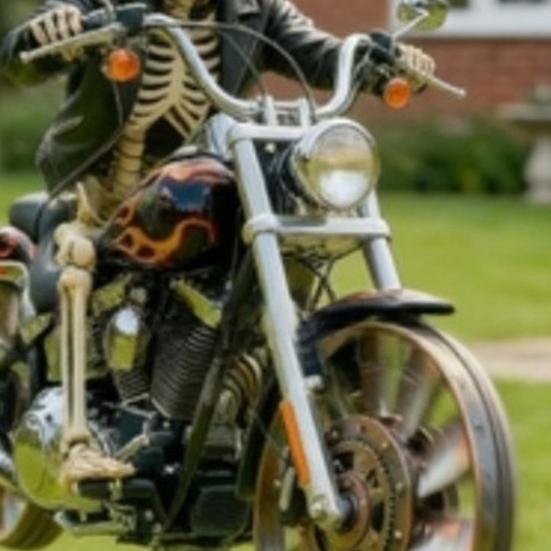 Skeleton Riding Motorcycle Wind Spinner Decoration Metal Kinetic Tractor Windmill Sculpture Outdoor Garden Yard Patio Lawn Decoration
