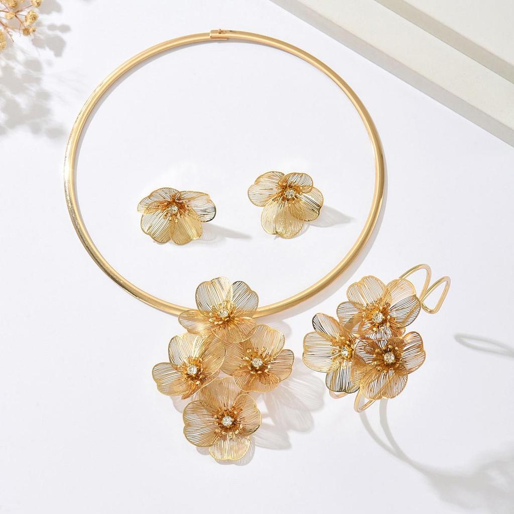 European-American Starfish Necklace & Earring Set: High-End Clavicle Chain, Light Luxury Vacation Style for Women.