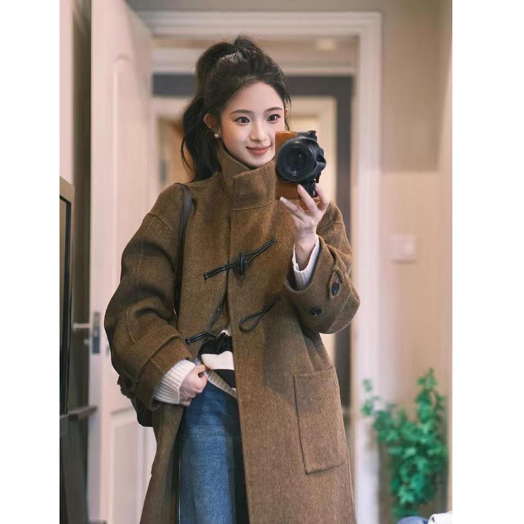 Hepburn-Style Petite Woolen Coat: 2025 Winter's Popular High-End Korean Fashion for Women