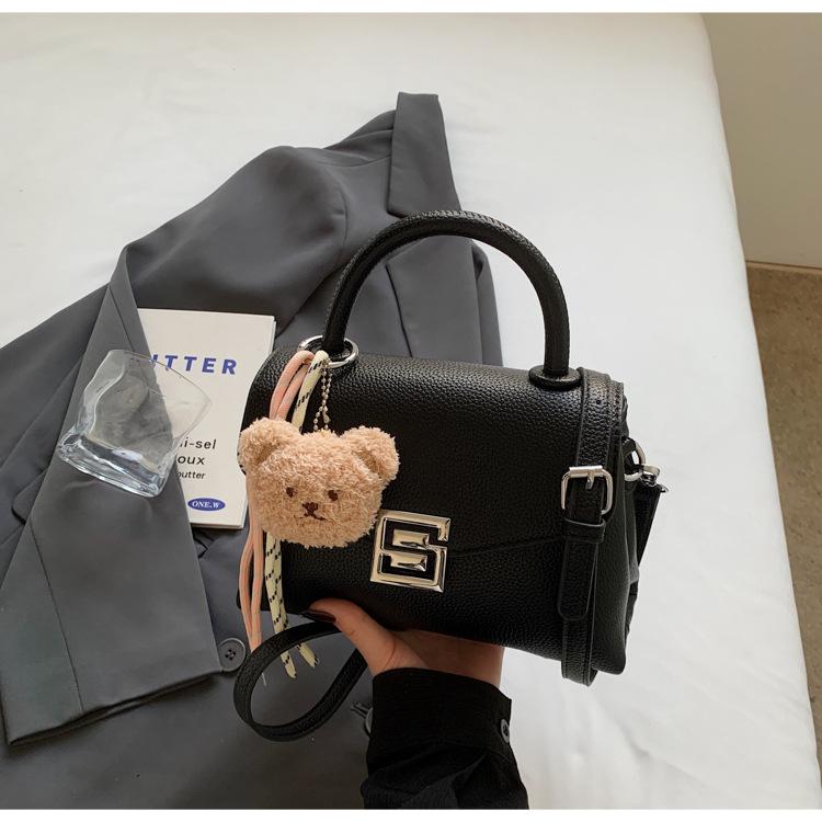 

Popular niche light luxury simple high sense portable small square bag fashionable versatile temperament commuter messenger women s bag чорний