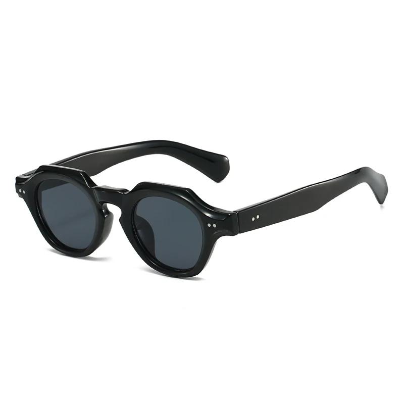 New Fashion Small Polygon Square Sunglasses Women Retro Rivets Shades UV400 Men Red Blue Sun Glasses